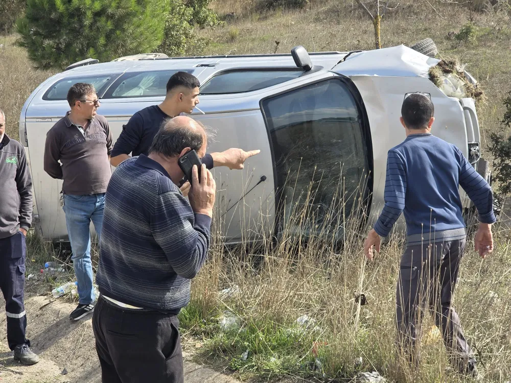 Direksiyon hakimiyetini kaybeden Sürücü yaralandı 