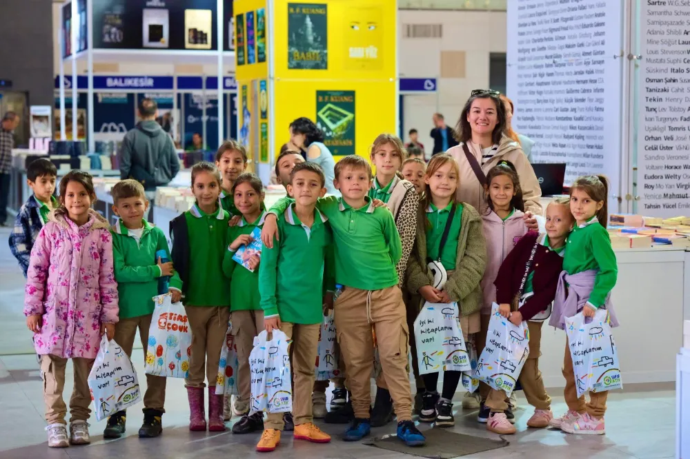 1.Balıkesir Kitap Fuarı, yazarları okuyucularıyla buluşturmaya devam ediyor