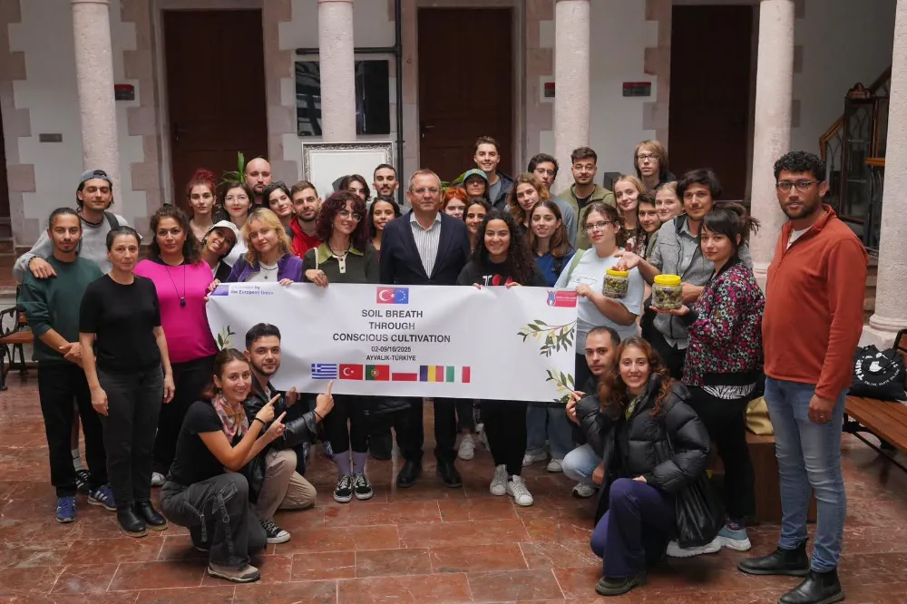 Ayvalık’ta Uluslararası Gençlik Projesi Kapsamında Zeytin Kültürü Deneyimi