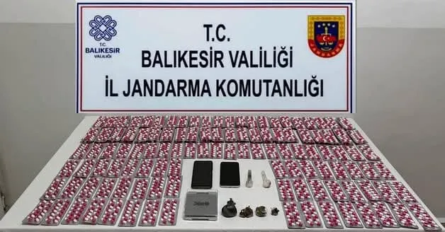 KOM 4 KİŞİYİ YAKALADI