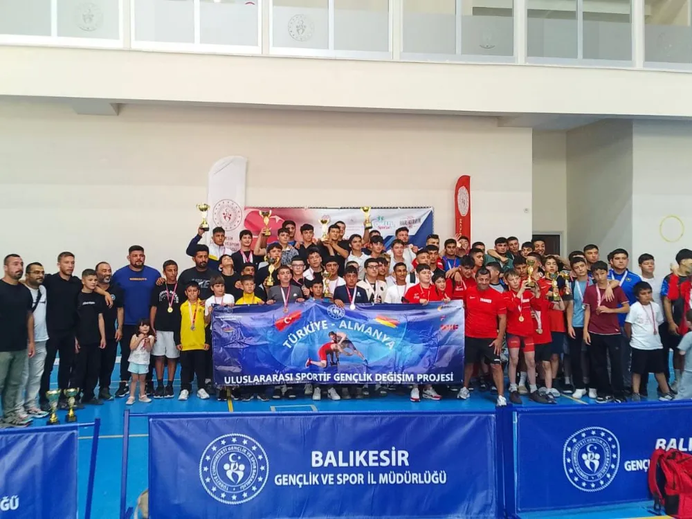 Başkan Ahmet Akın’ın spora verdiği destek madalyalarla taçlanıyor
