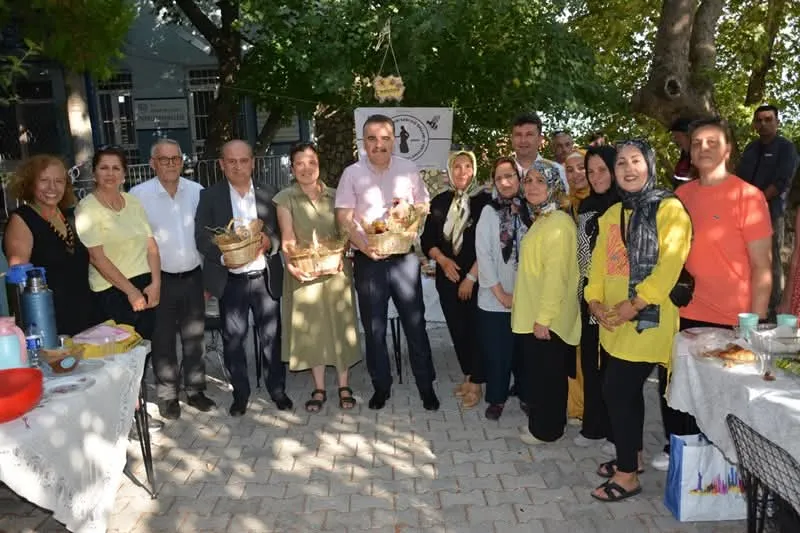 KAYMAKAM ODABAŞ, DERELİ KÖYÜ ARICILIK KURSU BAL SAĞIM ETKİNLİĞİ 