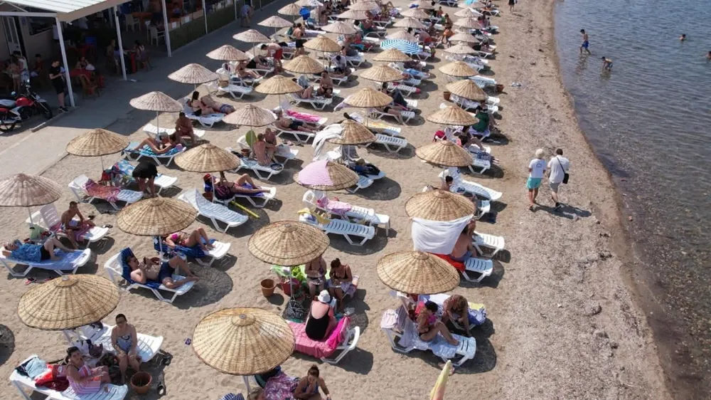 AYVALIK’TA YAZ KİTAPLA GÜZEL: “KİTAP PLAJDA!” PROJESİ BELEDİYE PLAJLARINDA BAŞLIYOR