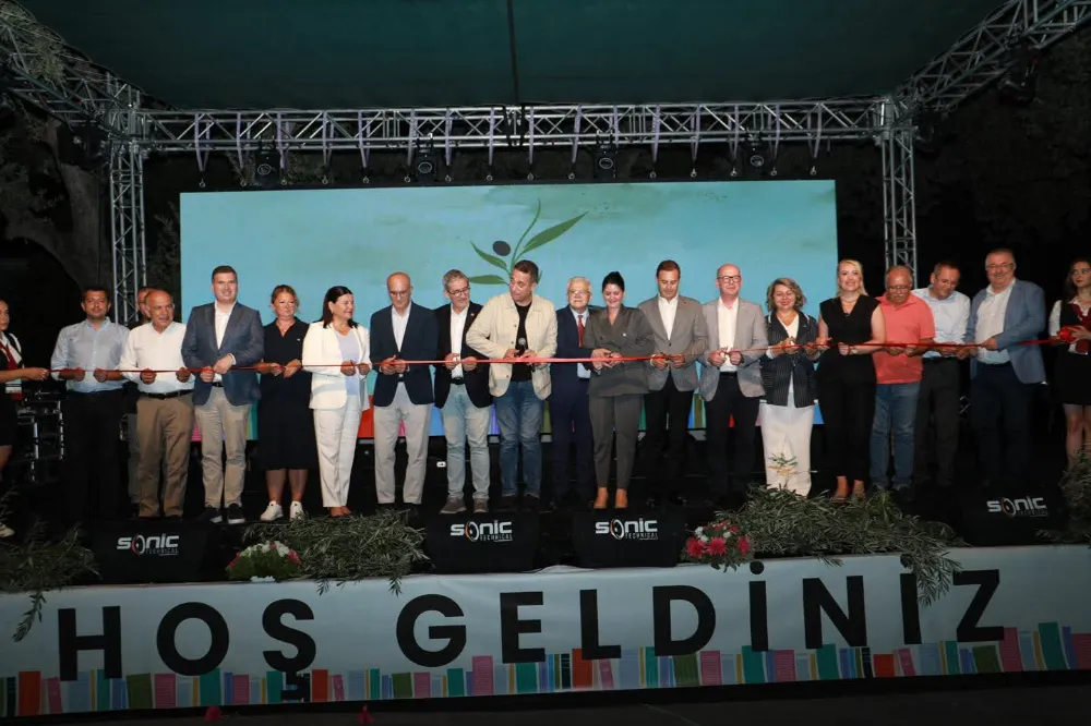 6. BURHANİYE KİTAP FUARI COŞKUYLA BAŞLADI