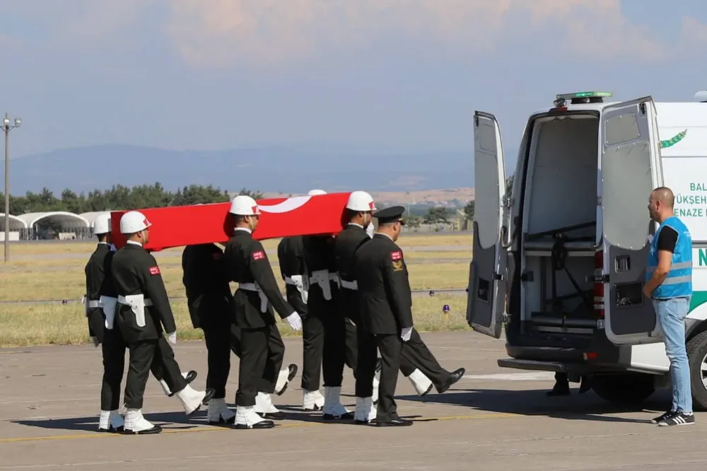 ŞEHİTLERİMİZE GÖZ YAŞLARI SEL OLDU
