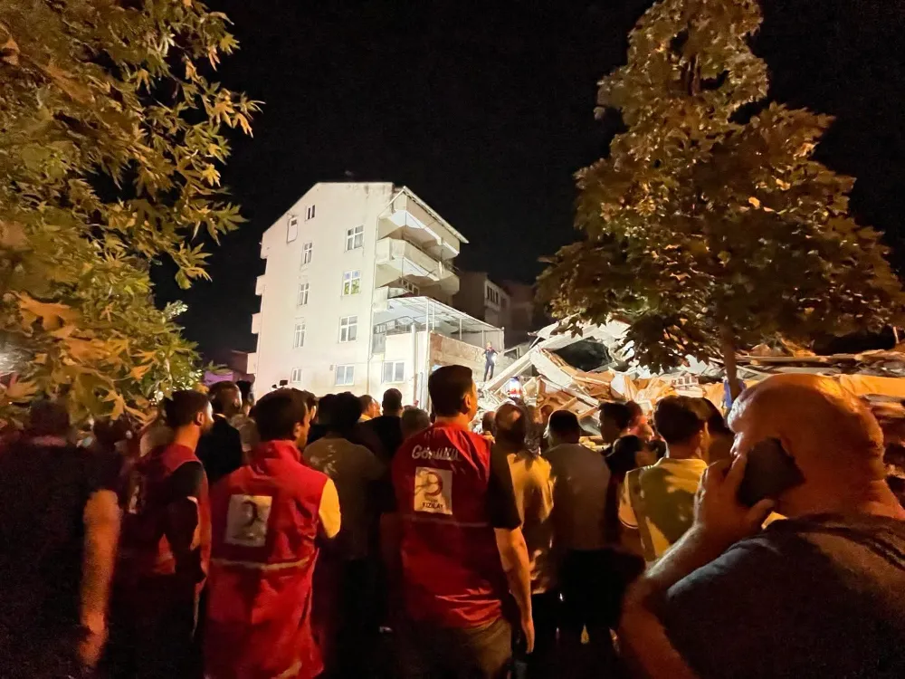 Türk Kızılay, Sındırgı Depremi Sonrası Afetzedelere Beslenme Desteği Sağlıyor