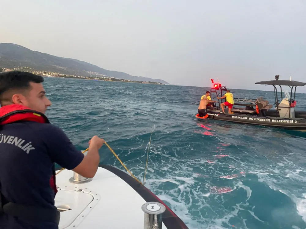 ALTINOLUK’TA DENİZE AÇILAN VATANDAŞ 2 MİL AÇIKTA BULUNDU