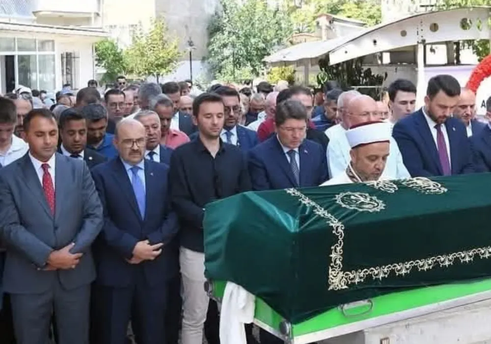 Edremit İlçe Seçim Müdürü  Altan  Başaran Kalbine yenik düştü