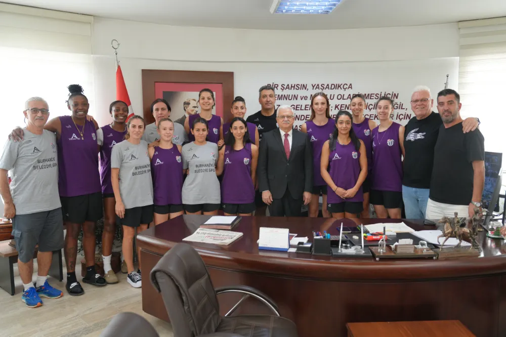 ASLAN YOL BURHANİYE BELEDİYESPOR KADIN BASKETBOL TAKIMINDAN BAŞKAN DEVECİLER’E ZİYARET