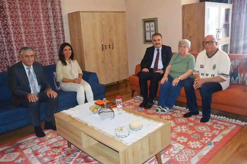 EDREMİT KAYMAKAMI ODABAŞ’TAN KAHRAMAN GAZİLERİMİZE ANLAMLI ZİYARET