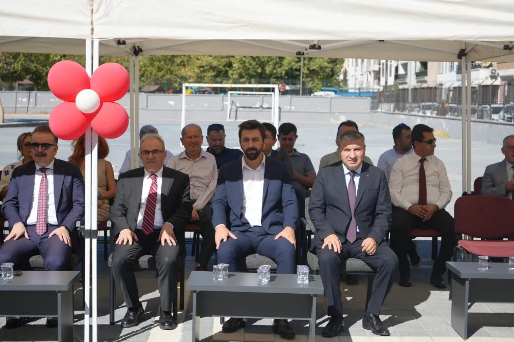 Edremit Ticaret Odası’ndan İlköğretim Haftası’na Katılım