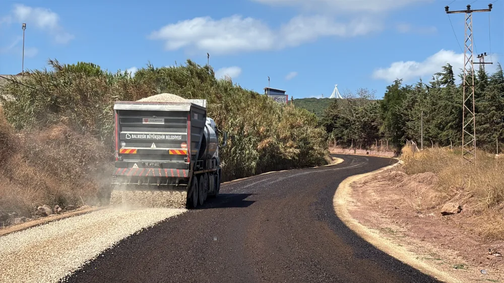 Başkan Ahmet Akın, Son Kurşun Anıtı’na giden yolu asfaltla buluşturdu