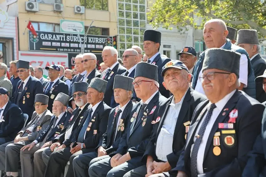 EDREMİT’TE GAZİLER GÜNÜ TÖRENİ GERÇEKLEŞTİRİLDİ 