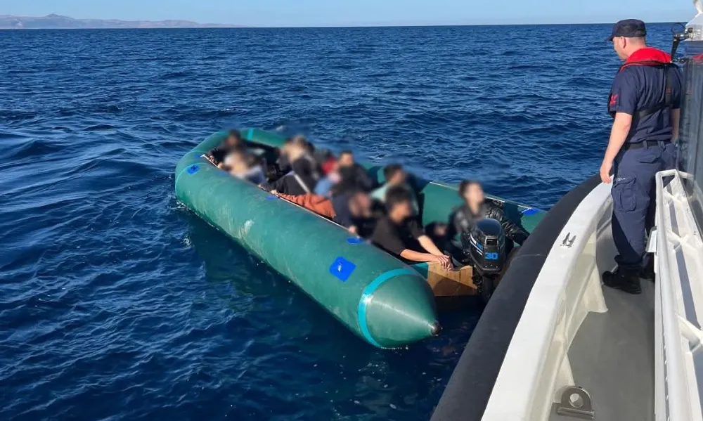 AYVACIK’TA 14 DÜZENSİZ GÖÇMEN YAKALANDI