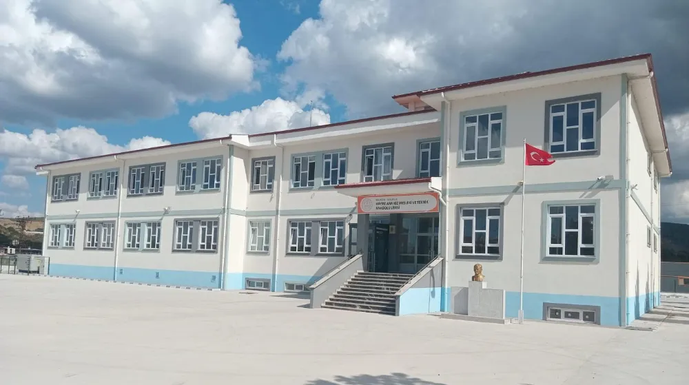 Susurluk Hayme Ana Kız Mesleki ve Teknik Anadolu Lisesi Yeni Binasında Eğitime Başladı!