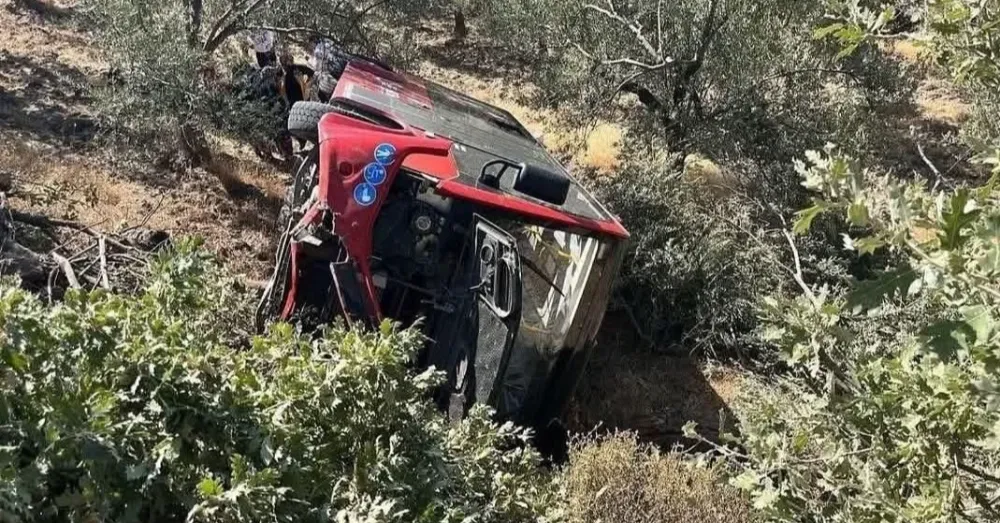 Burhaniye’de Belediye Otobüsü Devrildi 10 Yaralandı