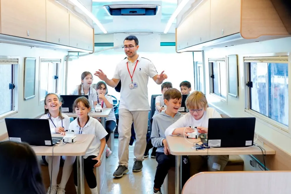 DENİZTEMİZTURMEPA MAVİ NEFES EĞİTİM OTOBÜSÜ AYVALIK’TA