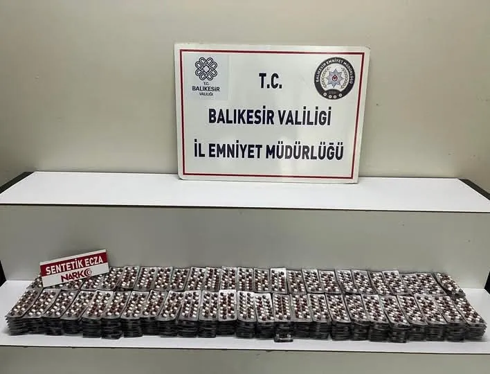 EDREMİT’TE  5 BİN 586 ADET SENTETİK ECZA HAP ELE GEÇİRDİ